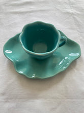 Load image into Gallery viewer, Coquillages et crustacés- tasse à café turquoise avec sous tasse
