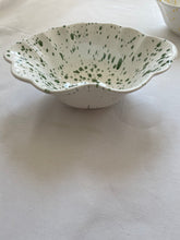 Load image into Gallery viewer, Souvenirs d&#39;été- saladier éclats vert olive
