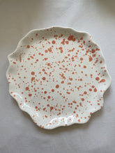 Load image into Gallery viewer, Souvenirs d&#39;été- éclats rose-assiette plate grand modèle
